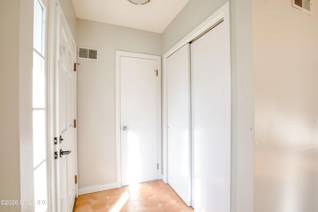 Photo - 24 Hollow Wood Ln Unit 2