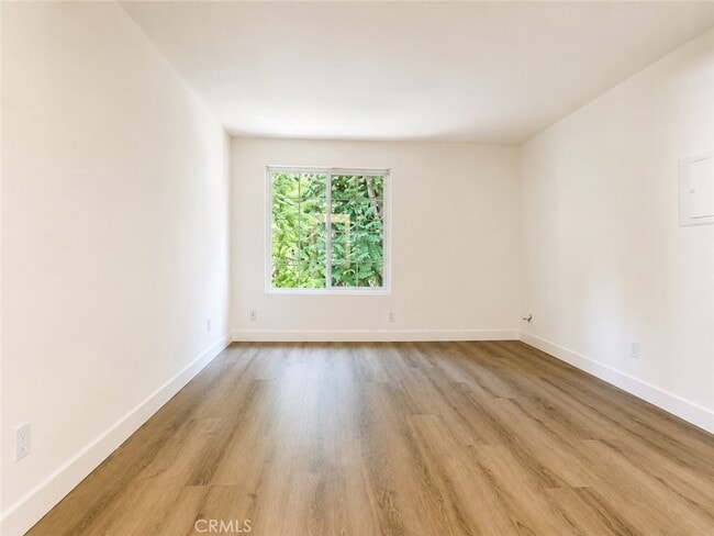 Photo - 5520 Owensmouth Ave Unit 320