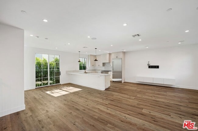 Photo - 5330 Agnes Ave