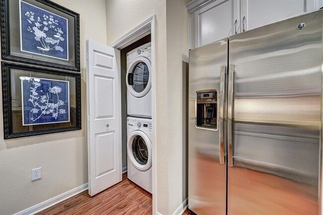 Building Photo - 1901 Post Oak Park Dr Unit 4201