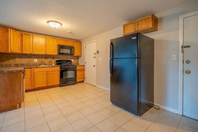 Photo - 424 Great Rd Unit 4