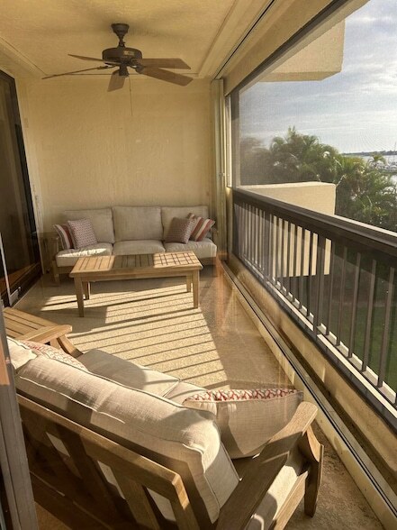 Photo - 625 NW North River Dr Unit 303