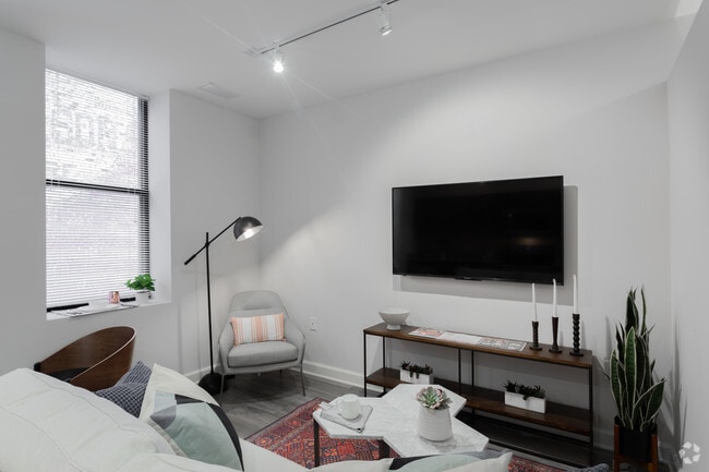 Photo - 405 W Redwood Apartments