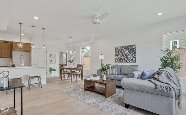 Photo - 502 Commonwealth St