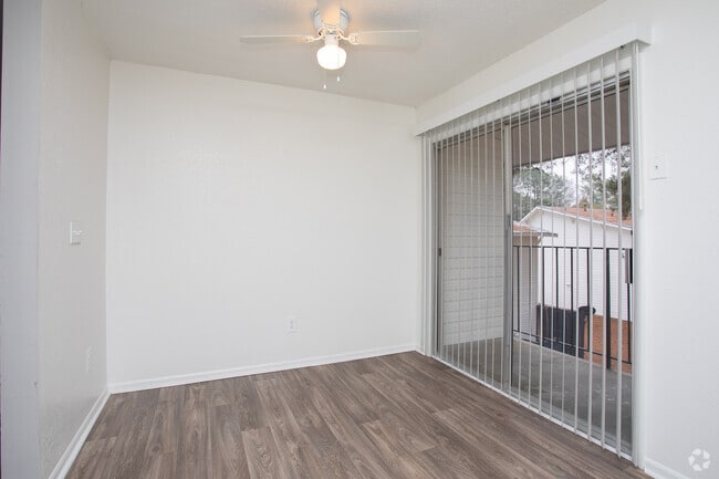 3BR, 2BA - Pineview Apartments