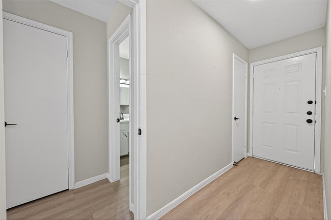 Photo - 427 Hollyvale Dr Unit 12