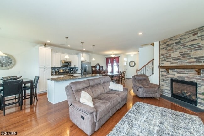 Photo - 5 White Aster Ct