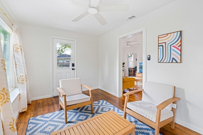 Photo - 111 E King St Unit ID1018200P