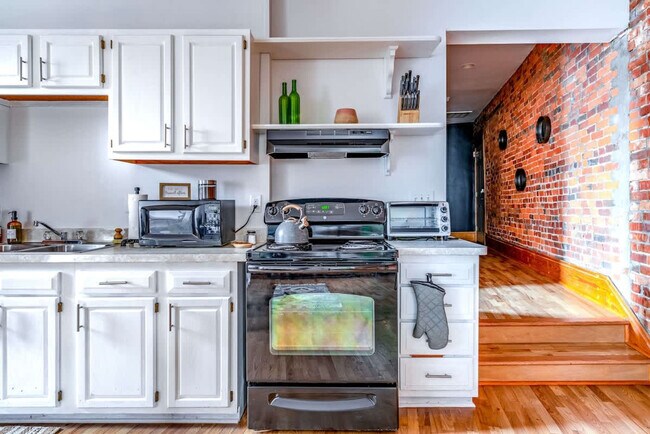 Photo - 1180 N High St Unit ID1265610P