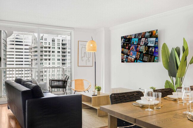 Building Photo - 1 SE 12th St Unit FL28-ID1050317P