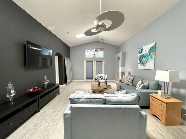 Photo - 2577 Oneida Loop