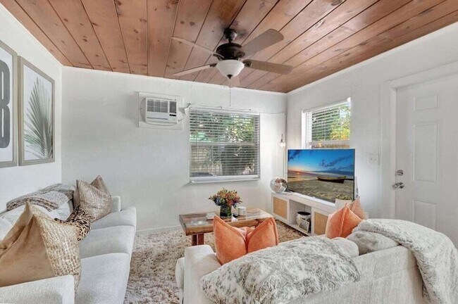 Photo - 329 SE 3rd Ave