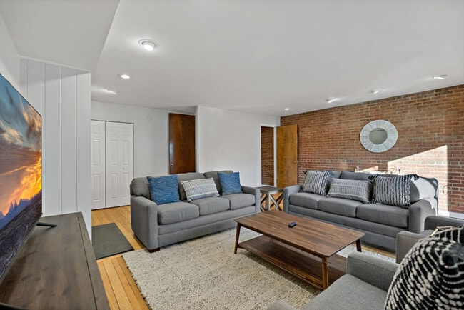 Photo - 3303 Water St NW Unit SI ID1395461P
