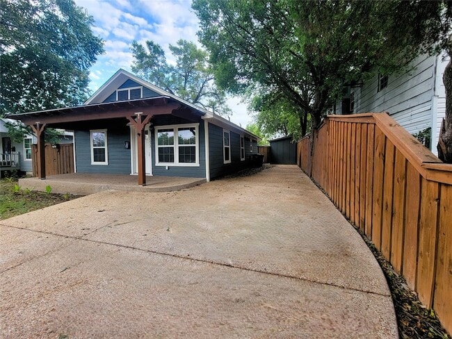 Photo - 5233 Wellesley Ave