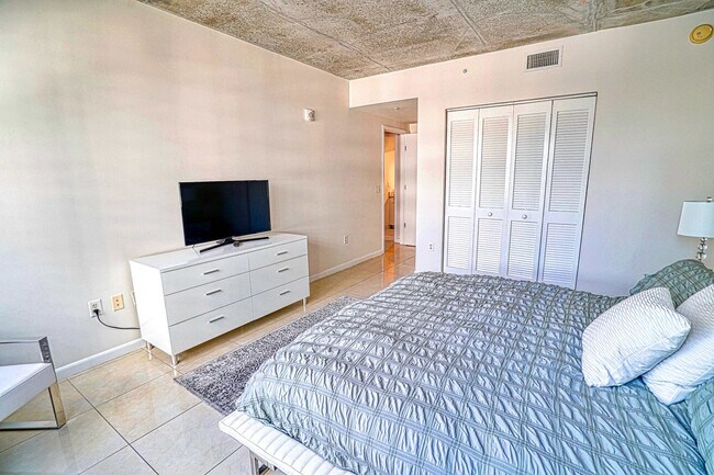 Building Photo - 3250 NE 1st Ave Unit FL8-ID1022545P