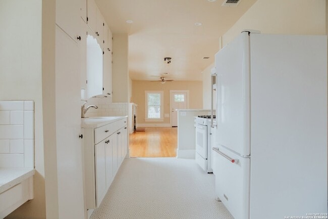 Photo - 412 E Myrtle St
