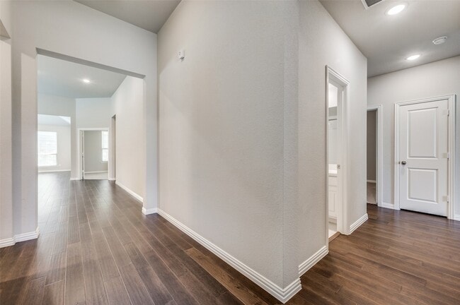 Photo - 4720 Bonfire Way