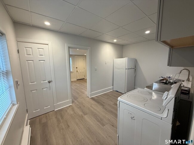 Photo - 170 N State St