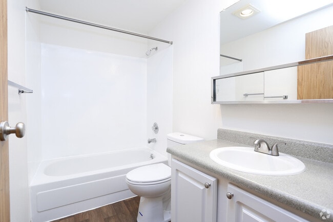 1 bedroom / white appliances - Bay Club Apartments