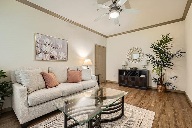 Eaglebrook Apartments Living Room 01 - Eaglebrook Apartments