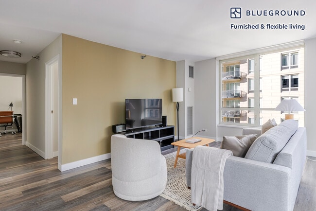 Photo - 1 E Delaware Pl Unit FL14-ID1359