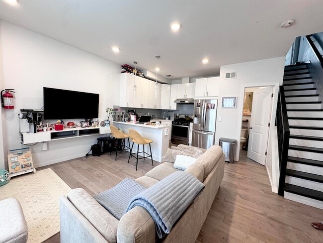 Photo - 156 Van Horne St