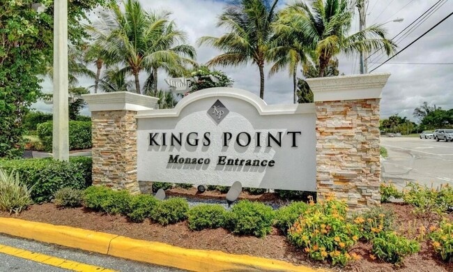 Photo - 581 Monaco Blvd