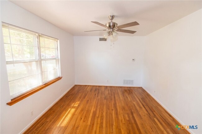 Photo - 606 S 3rd St