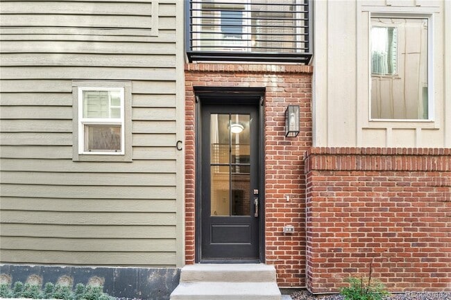 Photo - 3505 S Marion St