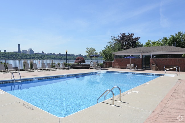 Pool - Mariners Landing