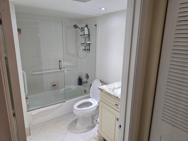 Building Photo - 1501 Cayman Way Unit K2