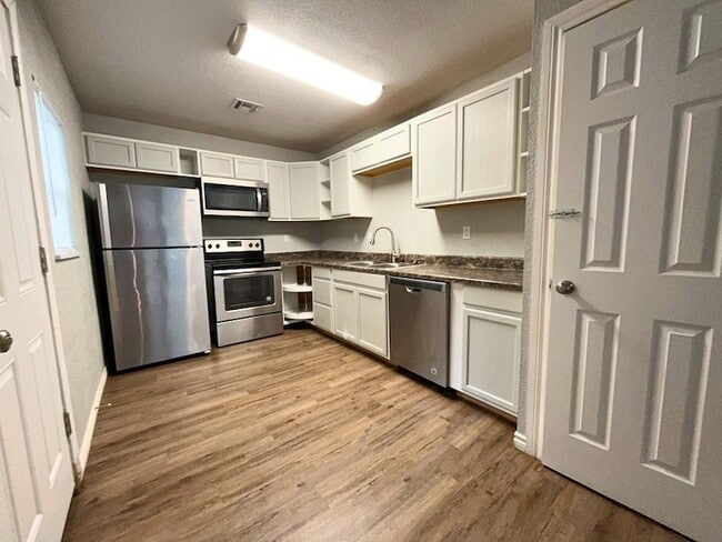 Photo - 1713 NW Irwin Ave