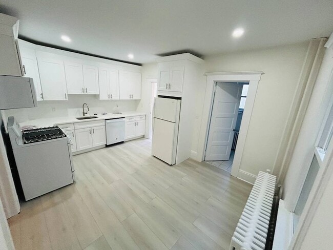 Building Photo - 133 Berry Hill Rd Unit 3