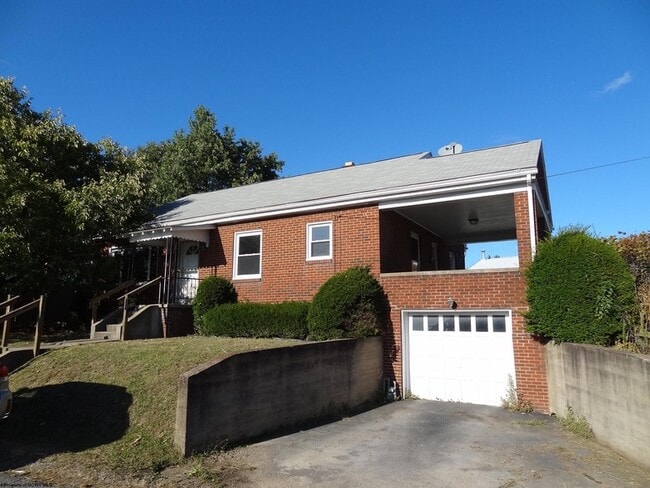 Building Photo - 836 Fairmont Rd