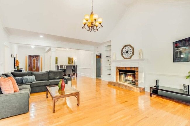 Building Photo - 1408 Aramore Dr SE Unit SI ID1569956P