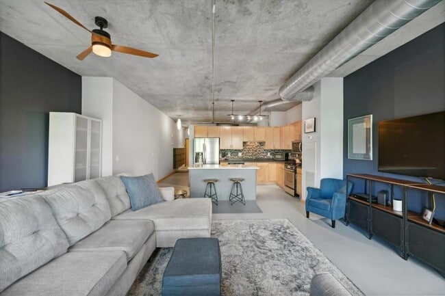 Photo - 720 N 4th St