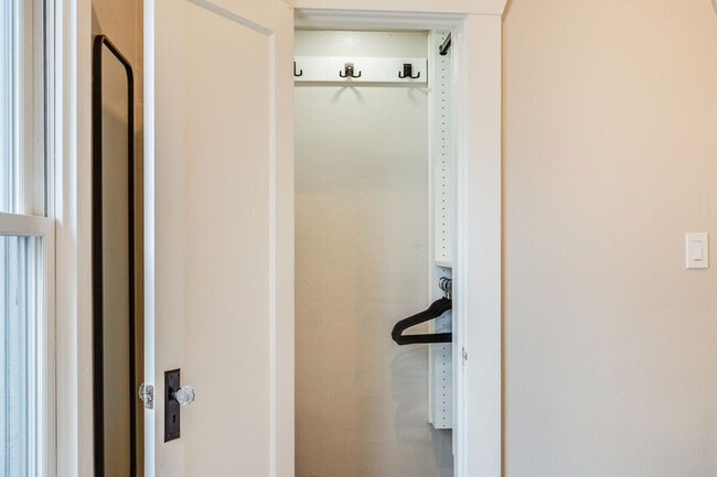 Photo - 1706 Warren Ave N Unit SI ID1035890P