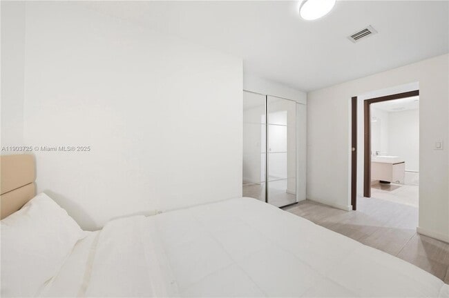 Photo - 1000 Brickell Plaza Unit 2805