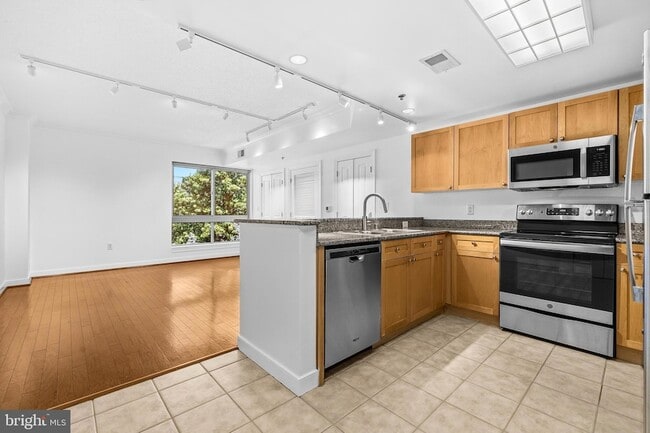 Building Photo - 777 7th St NW Unit 1003