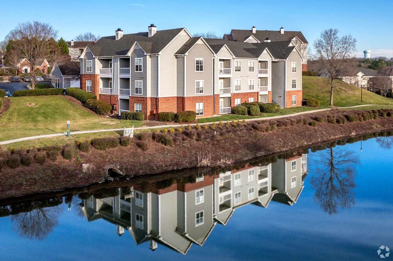 MAA University Lake Apartments - Charlotte, North Carolina