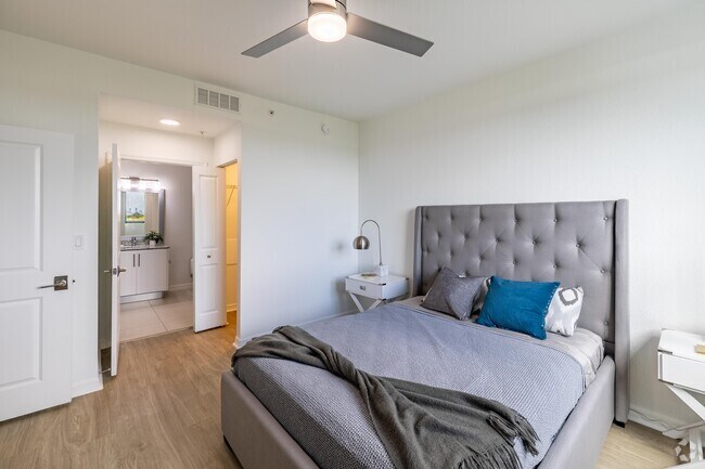 1BR, 1BA - 710SF - Bedroom - Solena West Miami