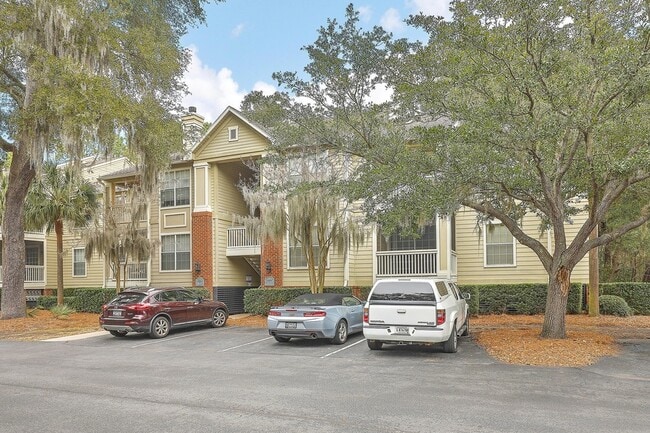 Building Photo - 1600 Long Grove Dr