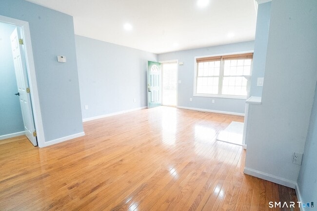 Photo - 39 Coram Rd