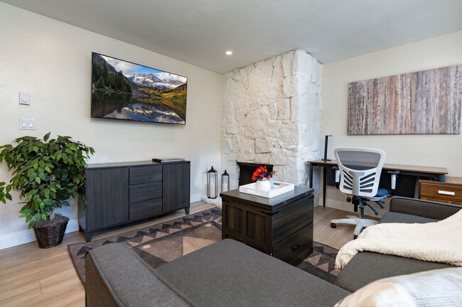 Photo - 940 Waters Ave Unit ID1339920P