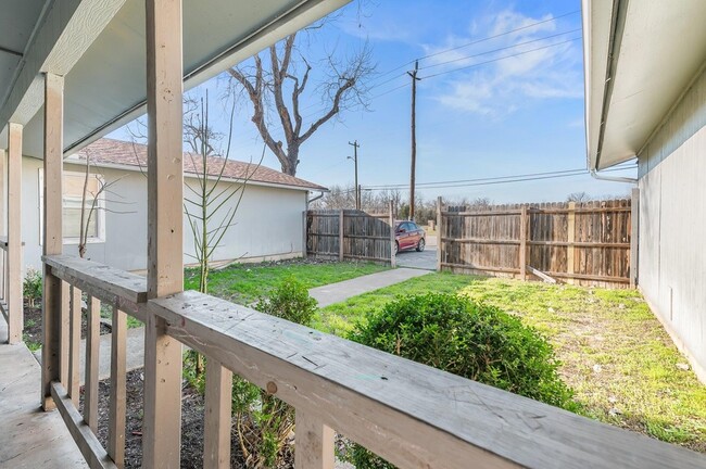 Photo - 410 Old Thorndale Rd
