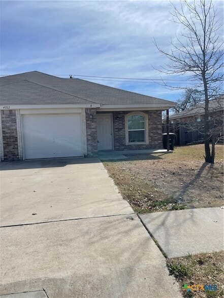 Building Photo - 4702 Waterproof Dr Unit B