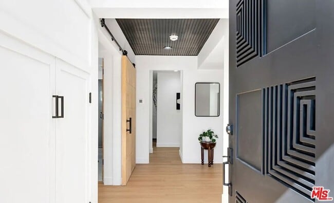 Photo - 418 N Bowling Green Way