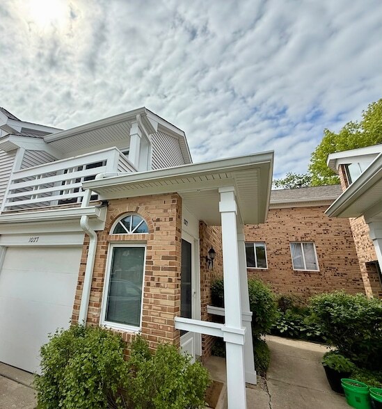 Photo - 1077 Courtland Dr Unit 17