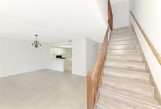 Photo - 935 Sunridge Way