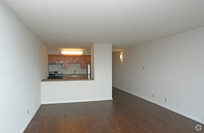 STUDIO-480SF - Towers on Hudson